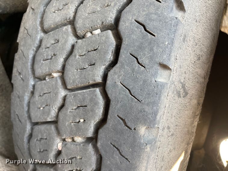 image for item KU9257 2011 Freightliner Business Class M2  oil distributor truck