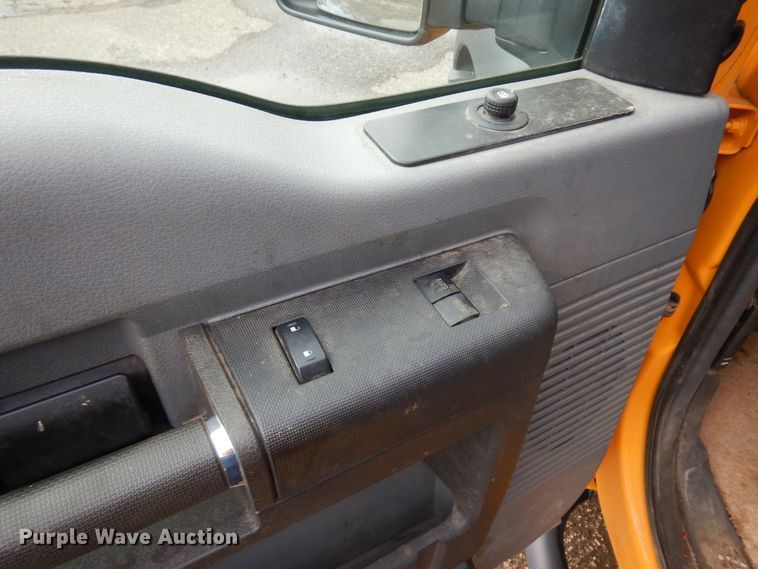 image for item KU9265 2013 Ford F550  flatbed truck