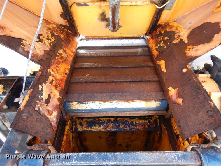 image for item KU9272 2004 Sterling LT9500  dump truck