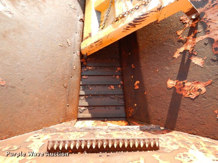 image for item KU9272 2004 Sterling LT9500  dump truck