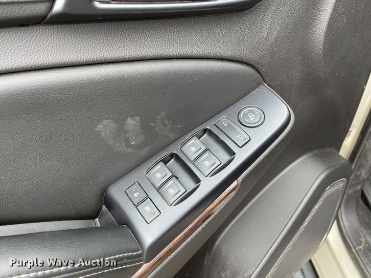 image for item KU9276 2015 Chevrolet Suburban LS  SUV