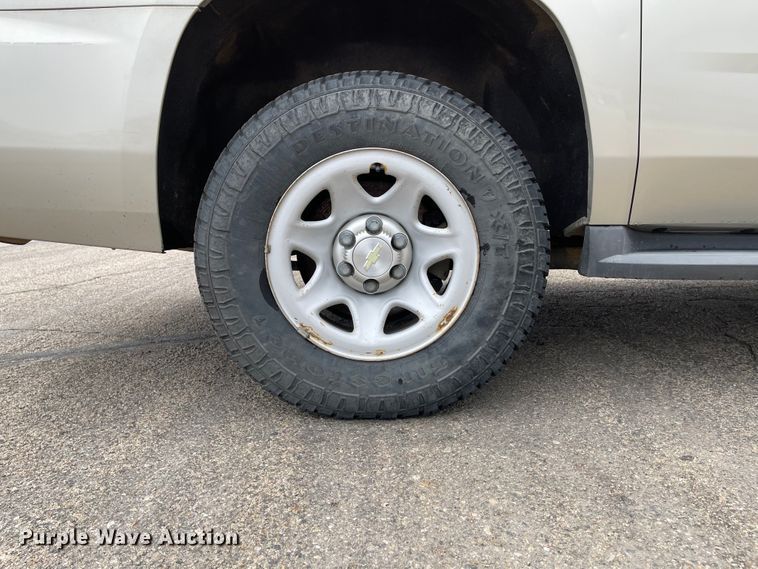 image for item KU9276 2015 Chevrolet Suburban LS  SUV