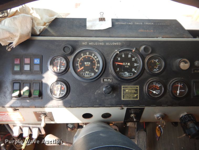 image for item KU9340 1989 Oshkosh PA-2526-1  dump truck