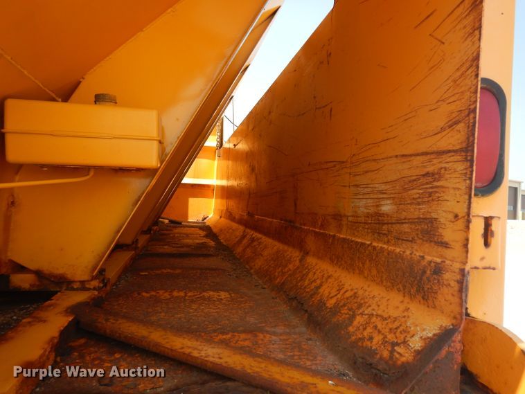 image for item KU9340 1989 Oshkosh PA-2526-1  dump truck