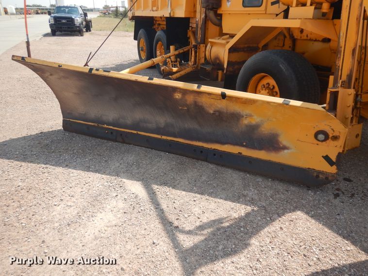 image for item KU9340 1989 Oshkosh PA-2526-1  dump truck