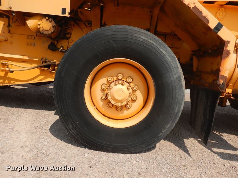image for item KU9340 1989 Oshkosh PA-2526-1  dump truck