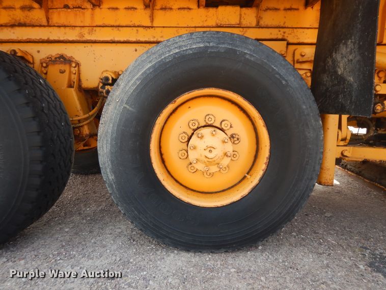 image for item KU9340 1989 Oshkosh PA-2526-1  dump truck