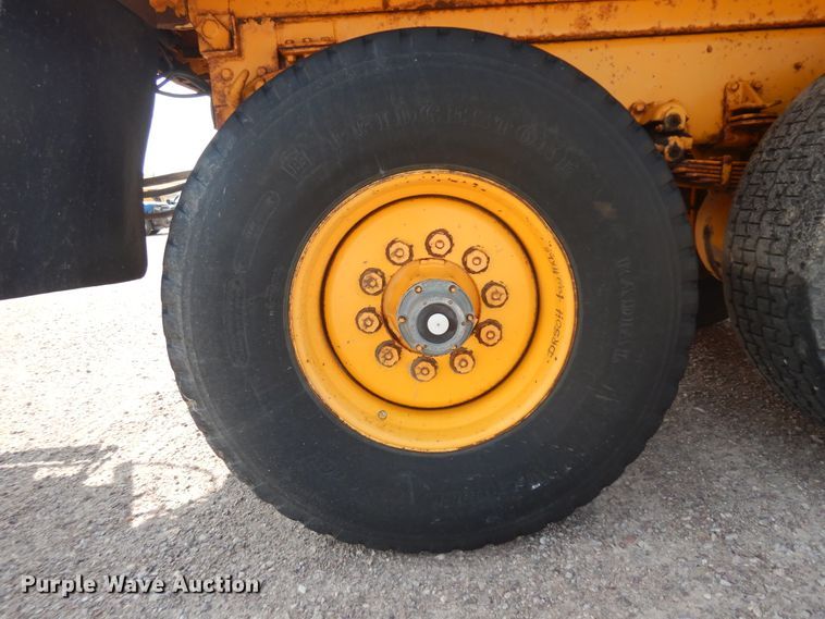 image for item KU9340 1989 Oshkosh PA-2526-1  dump truck