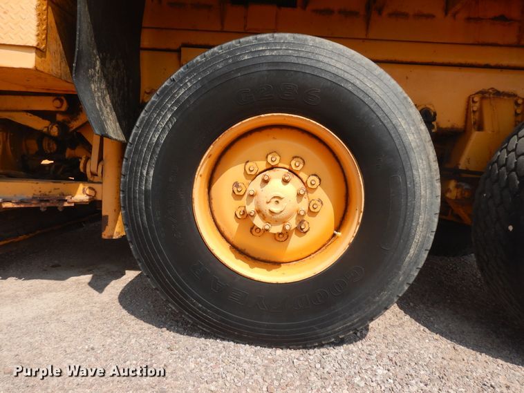 image for item KU9340 1989 Oshkosh PA-2526-1  dump truck