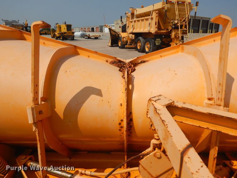 image for item KU9340 1989 Oshkosh PA-2526-1  dump truck