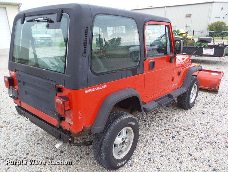 image for item DA7161 1994 Jeep Wrangler SE  SUV