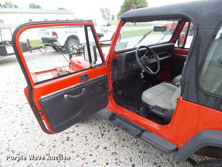 image for item DA7161 1994 Jeep Wrangler SE  SUV