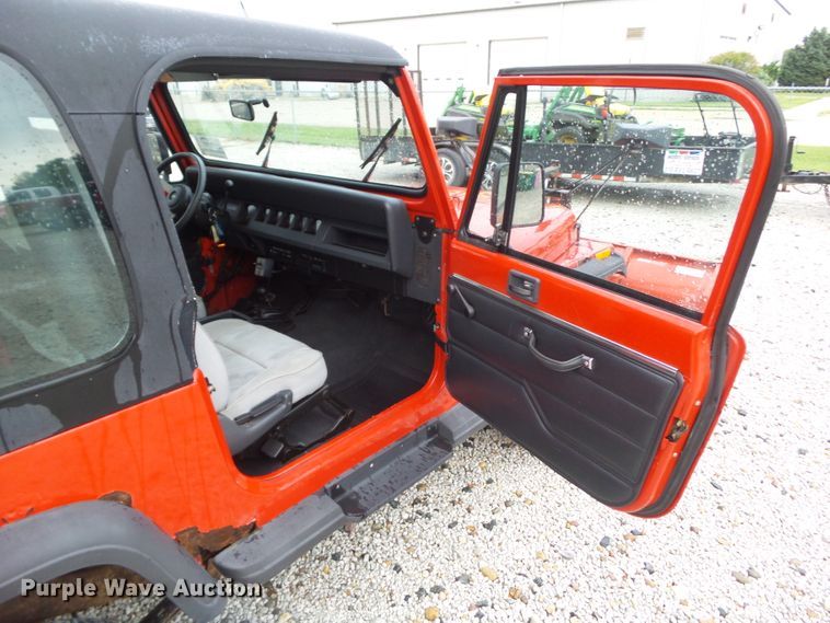 image for item DA7161 1994 Jeep Wrangler SE  SUV