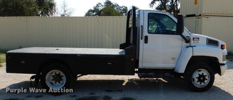 image for item DJ0787 2006 GMC C5500  flatbed truck