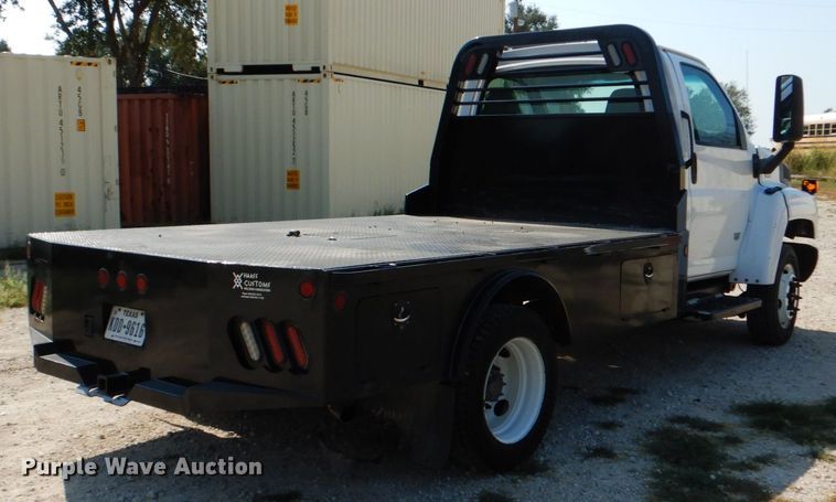 image for item DJ0787 2006 GMC C5500  flatbed truck