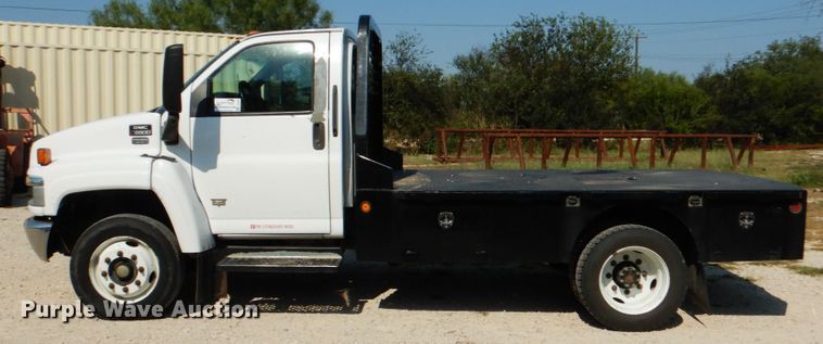 image for item DJ0787 2006 GMC C5500  flatbed truck