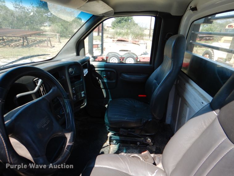 image for item DJ0787 2006 GMC C5500  flatbed truck