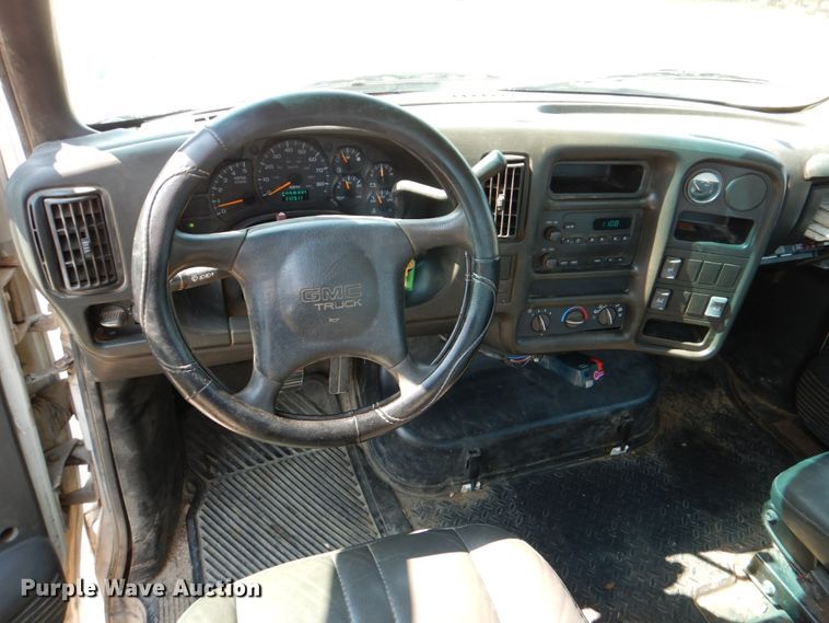 image for item DJ0787 2006 GMC C5500  flatbed truck