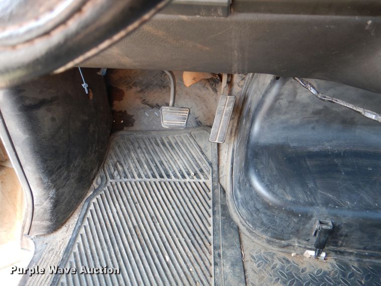 image for item DJ0787 2006 GMC C5500  flatbed truck