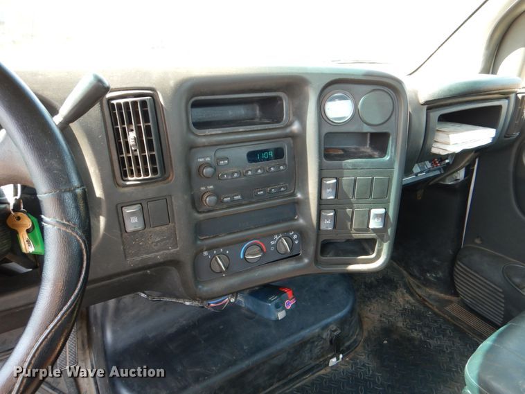 image for item DJ0787 2006 GMC C5500  flatbed truck