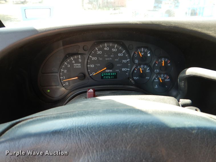 image for item DJ0787 2006 GMC C5500  flatbed truck