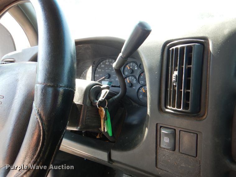 image for item DJ0787 2006 GMC C5500  flatbed truck