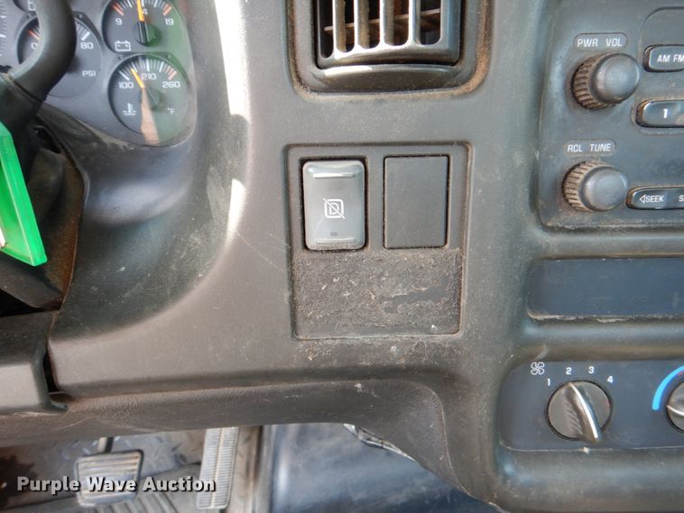 image for item DJ0787 2006 GMC C5500  flatbed truck