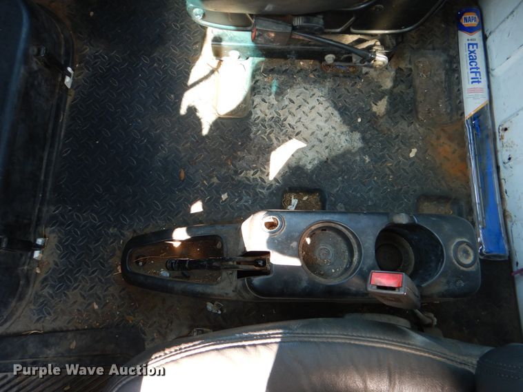 image for item DJ0787 2006 GMC C5500  flatbed truck