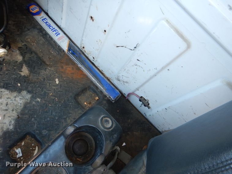 image for item DJ0787 2006 GMC C5500  flatbed truck