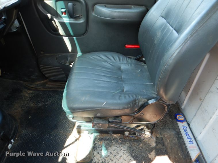 image for item DJ0787 2006 GMC C5500  flatbed truck