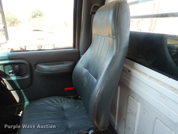 image for item DJ0787 2006 GMC C5500  flatbed truck