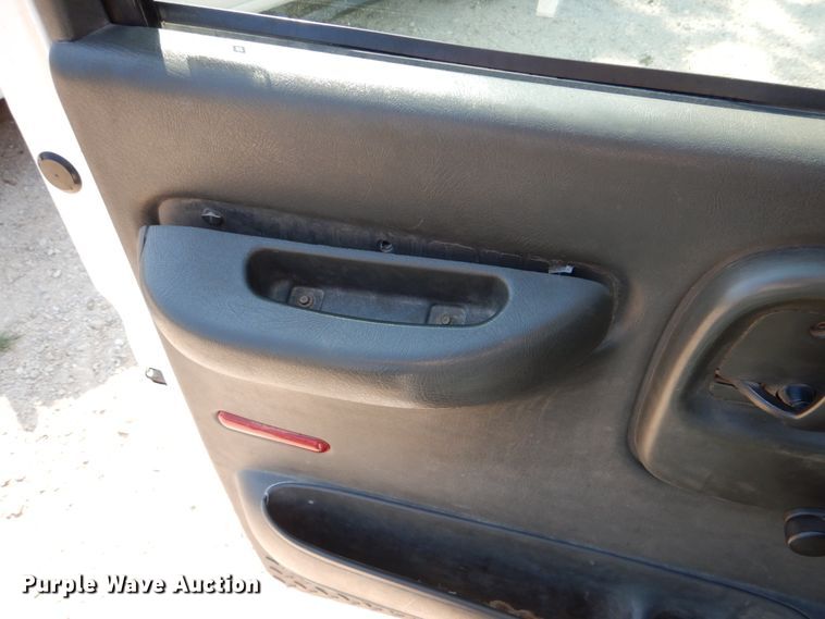 image for item DJ0787 2006 GMC C5500  flatbed truck