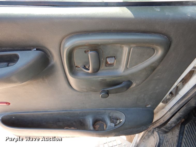 image for item DJ0787 2006 GMC C5500  flatbed truck