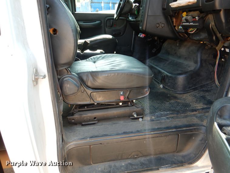 image for item DJ0787 2006 GMC C5500  flatbed truck