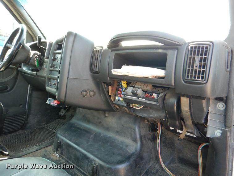 image for item DJ0787 2006 GMC C5500  flatbed truck