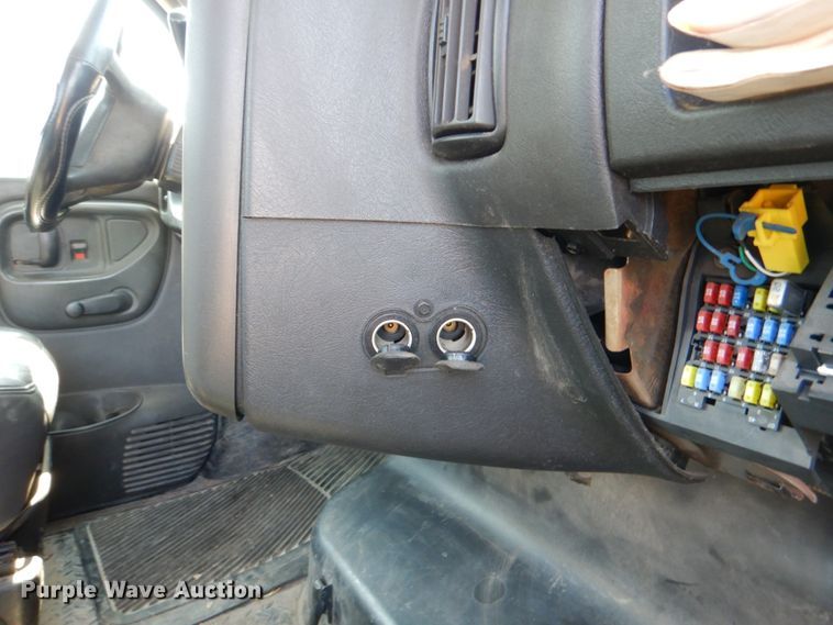 image for item DJ0787 2006 GMC C5500  flatbed truck