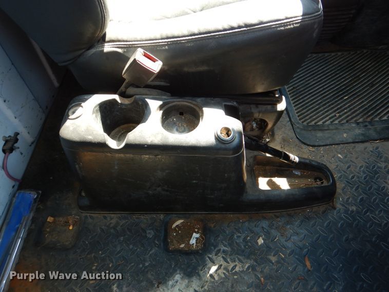 image for item DJ0787 2006 GMC C5500  flatbed truck