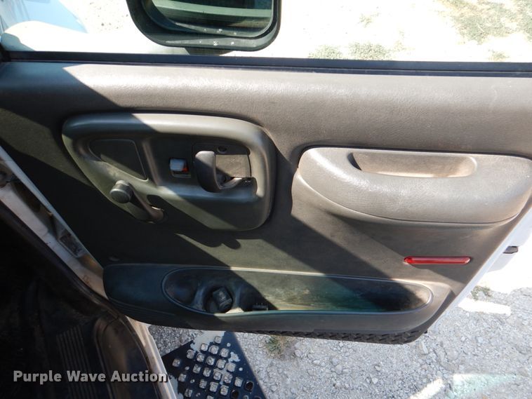 image for item DJ0787 2006 GMC C5500  flatbed truck