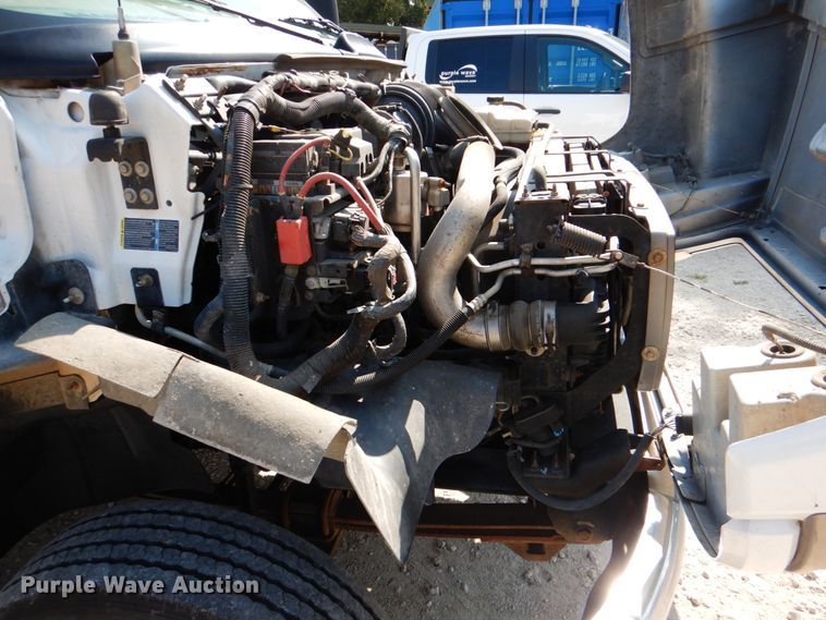 image for item DJ0787 2006 GMC C5500  flatbed truck