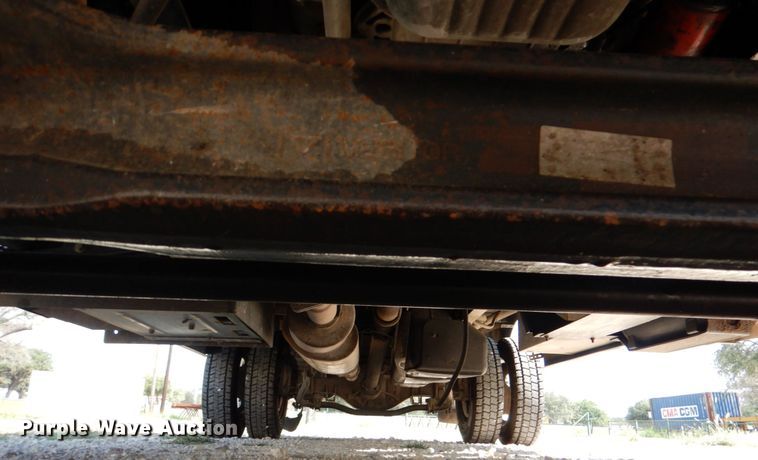 image for item DJ0787 2006 GMC C5500  flatbed truck