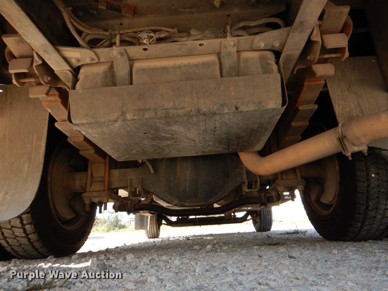 image for item DJ0787 2006 GMC C5500  flatbed truck