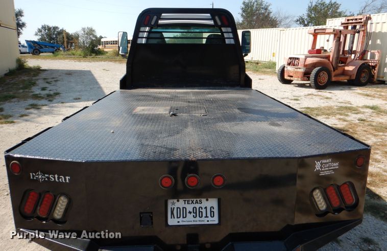 image for item DJ0787 2006 GMC C5500  flatbed truck