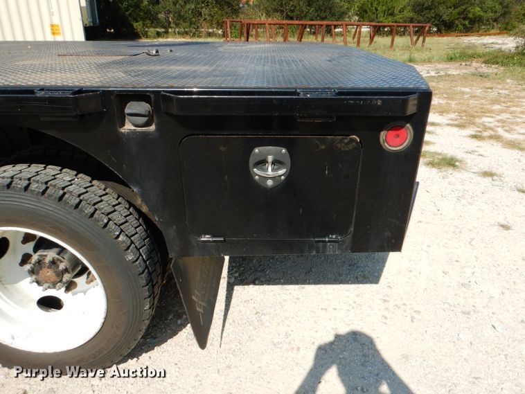 image for item DJ0787 2006 GMC C5500  flatbed truck