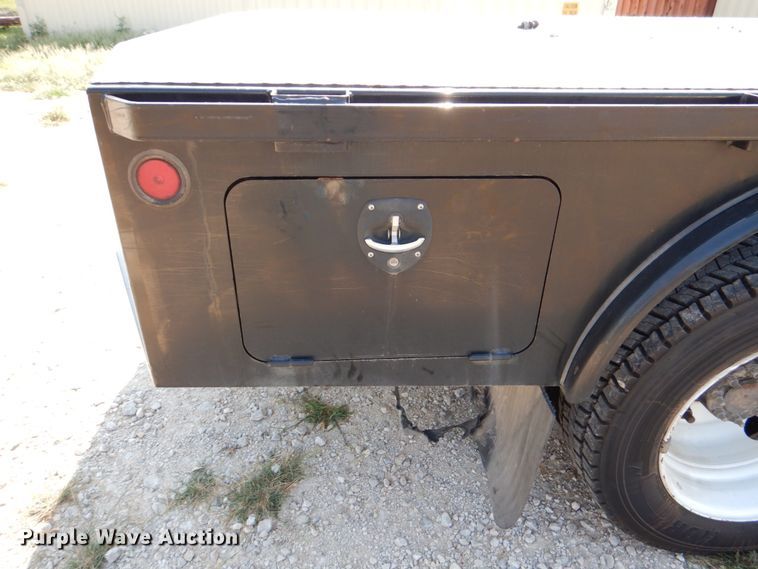 image for item DJ0787 2006 GMC C5500  flatbed truck