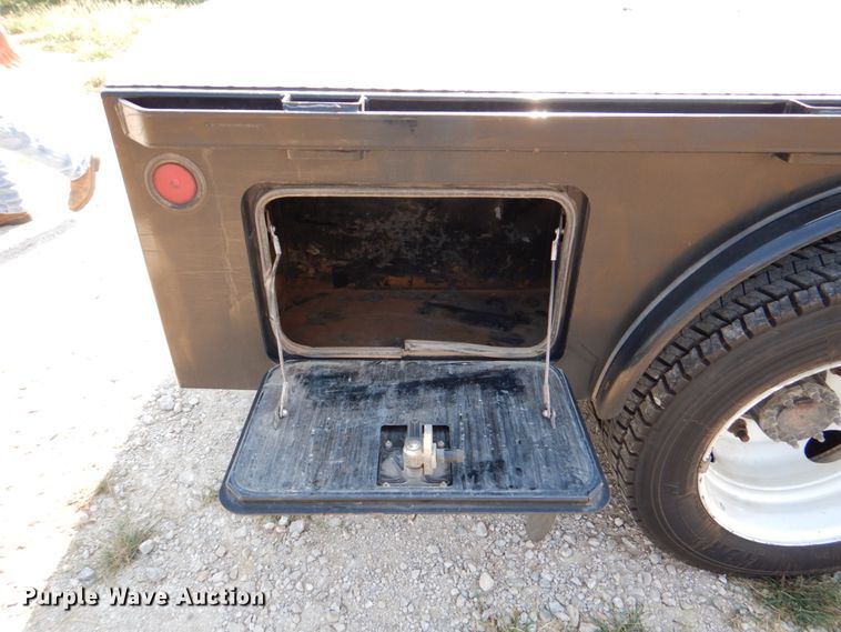 image for item DJ0787 2006 GMC C5500  flatbed truck