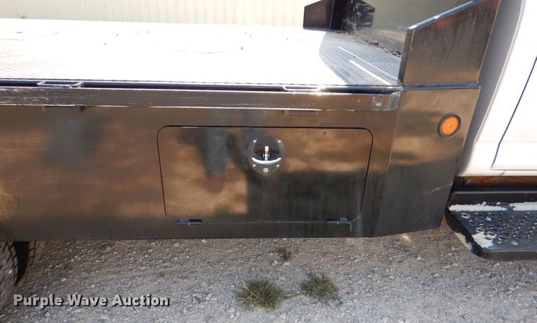 image for item DJ0787 2006 GMC C5500  flatbed truck