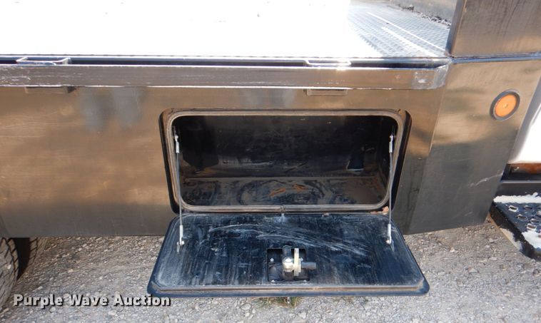 image for item DJ0787 2006 GMC C5500  flatbed truck