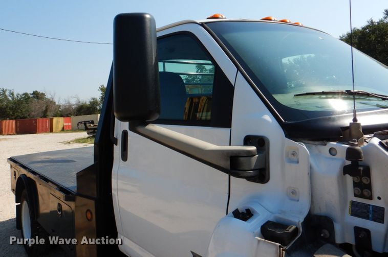 image for item DJ0787 2006 GMC C5500  flatbed truck