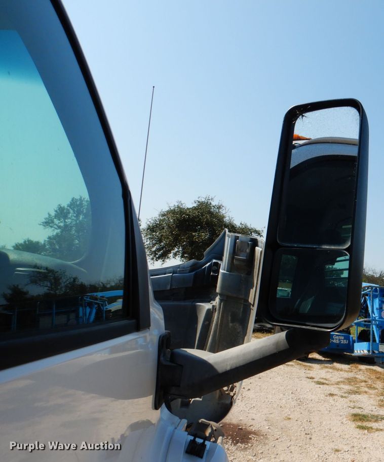 image for item DJ0787 2006 GMC C5500  flatbed truck