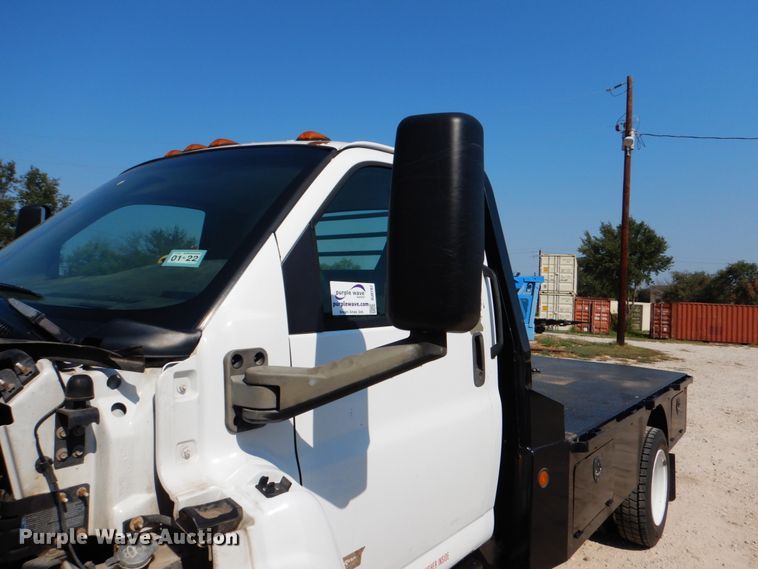 image for item DJ0787 2006 GMC C5500  flatbed truck